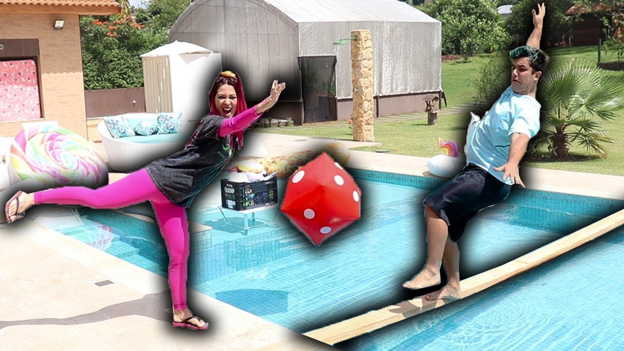 DESAFIO NÃO CAIA DA PONTE NA PISCINA | Família Maloucos ( Pool Challenge )