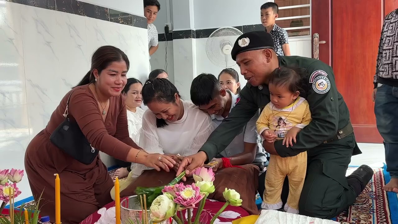 ឡេីងផ្ទះក្រុមគ្រួសារប្អូនចាន់ថ្លា/ ព្រះមហាចារ សំ សារ៉ូន សន្តិបាលោ