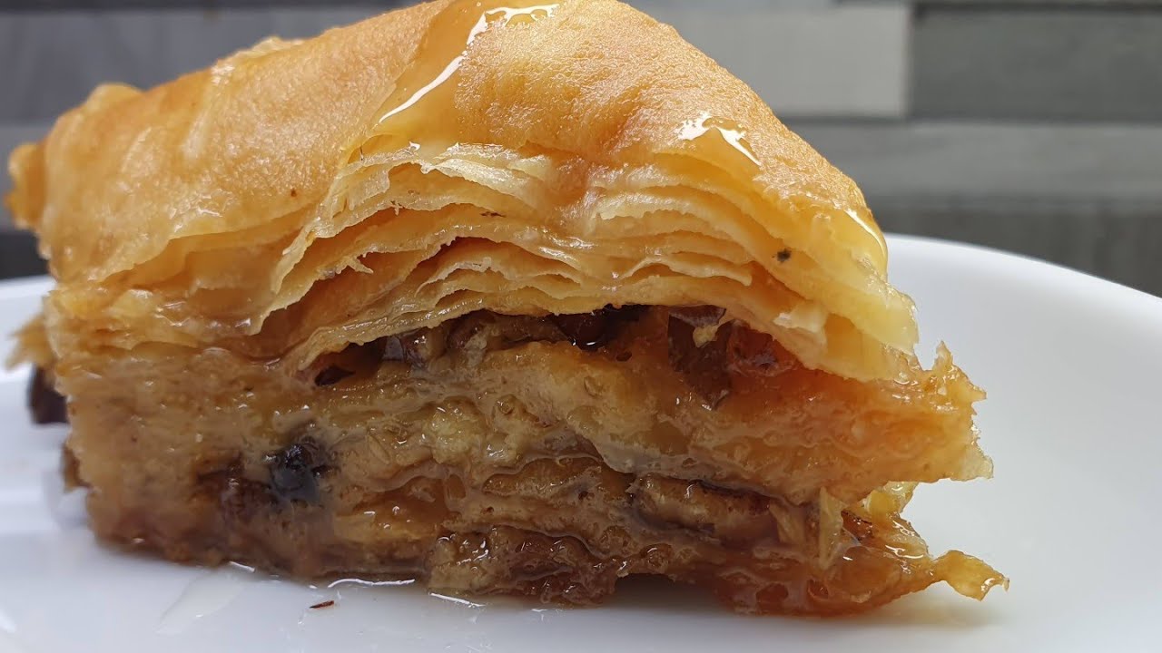 Μπακλαβάς παραδοσιακός με σπιτικό φύλλο (Traditional homemade Greek baklava)