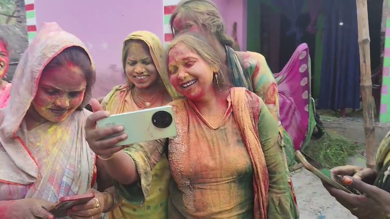 खुशबू रानी और मोनिका जी कुसुम जी को अच्छी बहुत जबरदस्त होली खेली गई पूरा ब्लॉक वीडियो