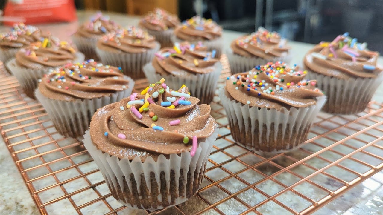 🧁Chocolate Protein CUPCAKES **12.7g of PROTEIN in Each!** #Keto #PrioritizingProtein