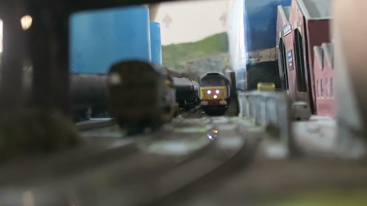 Model Railway: DRS 47790 heads back of Oil Refinery with a Boston to York Christmas Tour