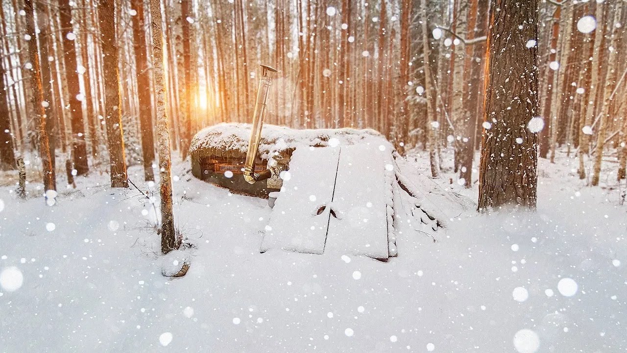 A cozy bunker under the snow: how i live when the house is buried.