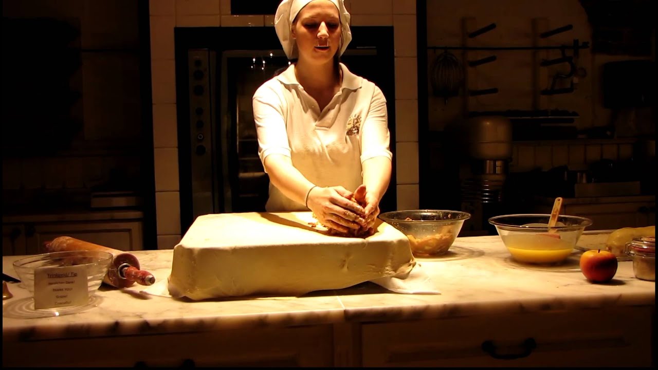 Viennese Traditional Apple Strudel