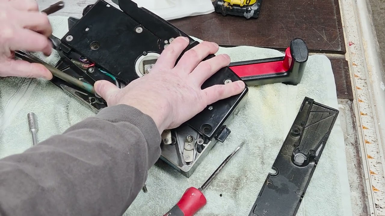 Замена троса переключения передач Mercury Shift Throttle, заключительные 2