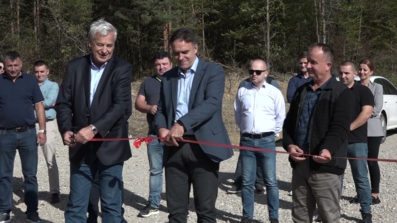 Stanari: Rekonstruisan lokalni put za Cvrtkovce - 02.11.2023.