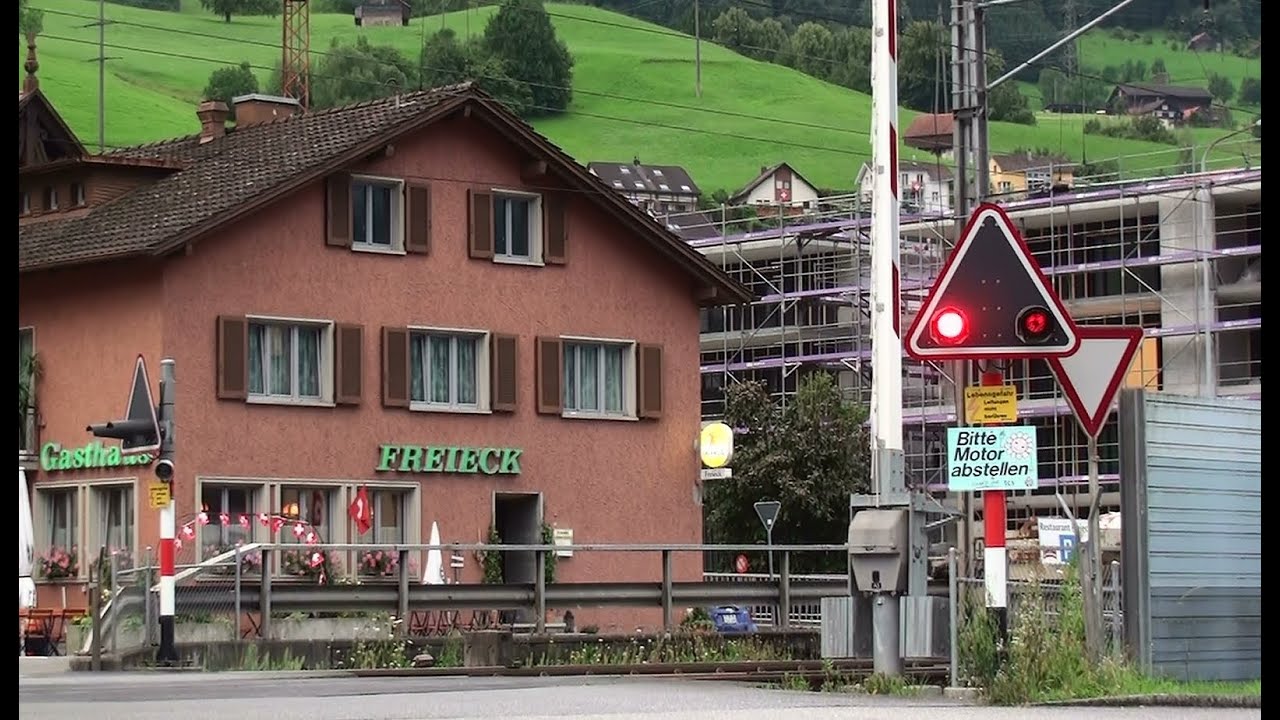 Bahnübergang Unterterzen am Ferien Resort Walensee