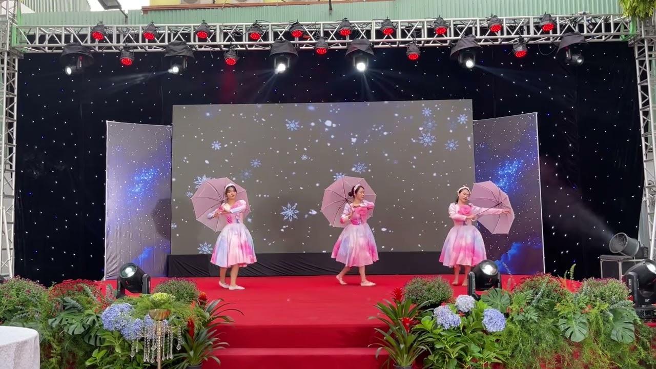 Múa Giáng Sinh : Tuyết rơi đêm Giáng Sinh - biên đạo Hồng Hạnh