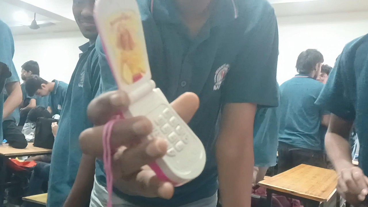 Class mai Layee Sabse Mehagi Phonee || Bhakchodi Vlogs || Day - 193 ||