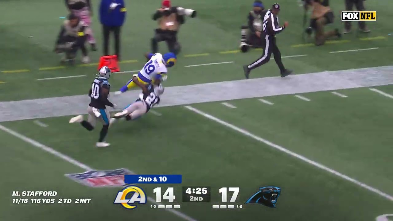 Stafford airs it out to Xavier Smith for 51 yards!