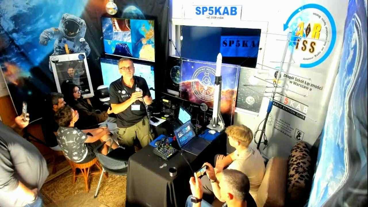 23:34 CEST, 13.07.2025 - Próba łączności z astronautą Sławoszem Uznańskim-Wiśniewskim