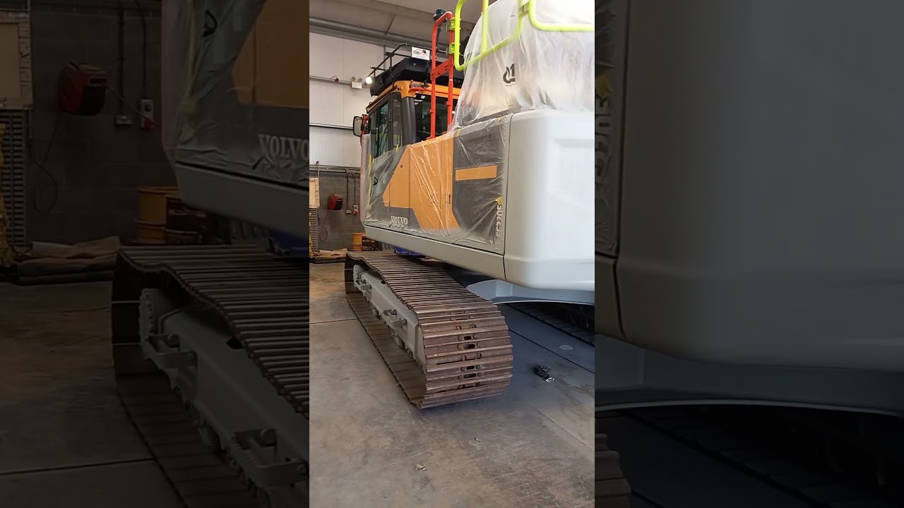 #explorepage #trending #viral #machinery #volvo #220 #project #primed #action  #painting