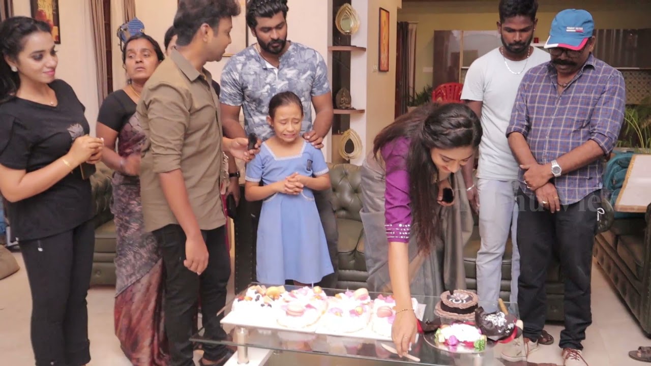 Idhayathai Thirudathe serial Hima Bindhu Malaysia Fans Celebration | Instagram 200k Family