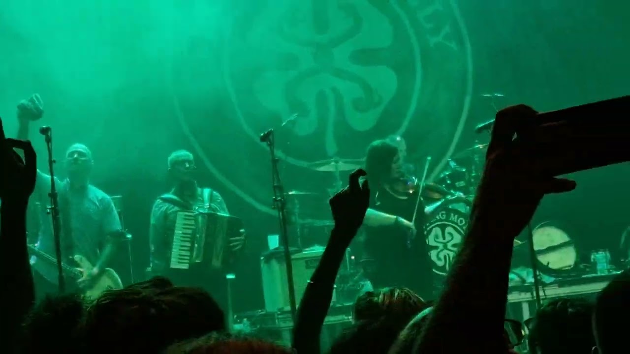 FLOGGING MOLLY  - If I Ever Leave This World  Alive  - 27/08/24 Bataclan Paris 🤘☠️