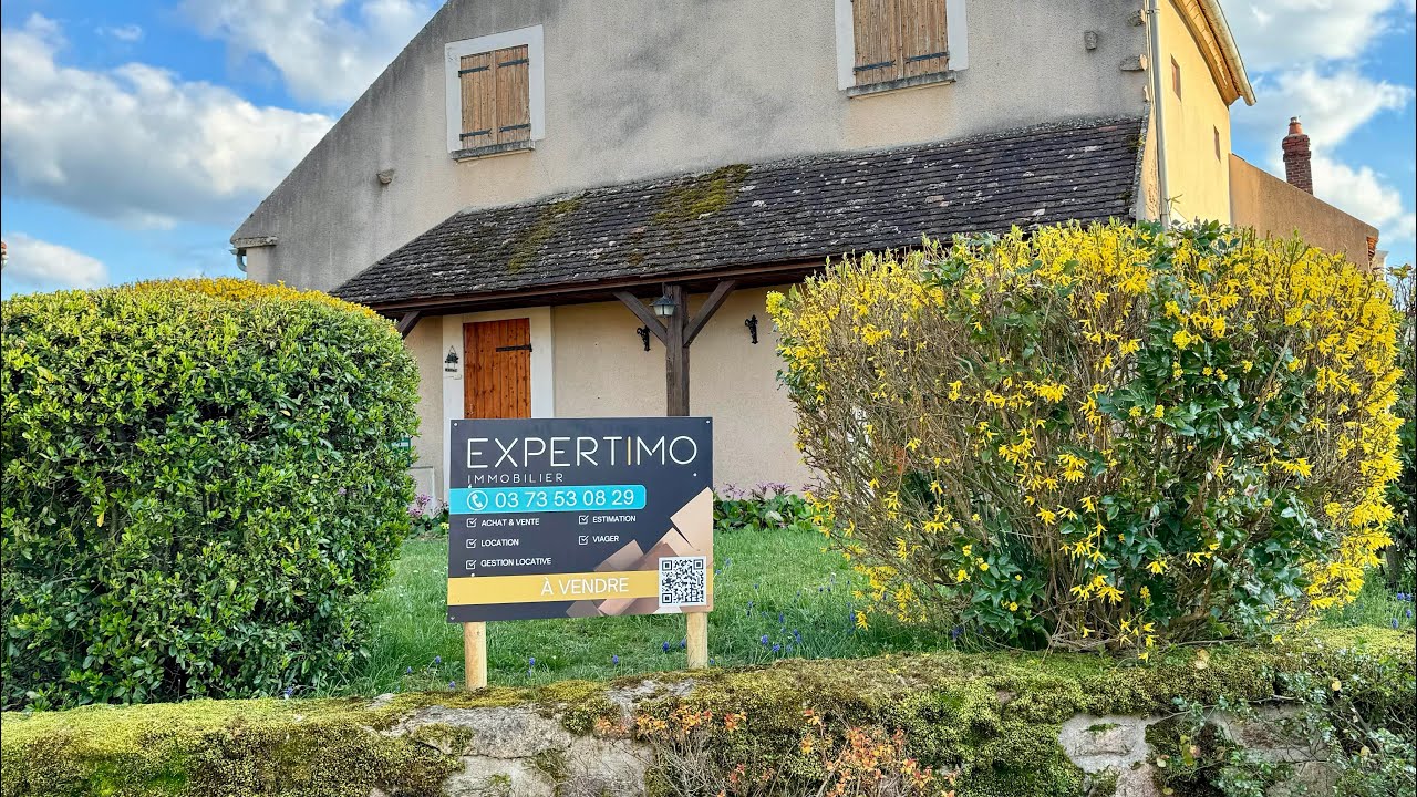 Sous offre , Pretty  house for sale at €98,100 in Burgundy France/ / Maison à Vendre en Bourgogne .