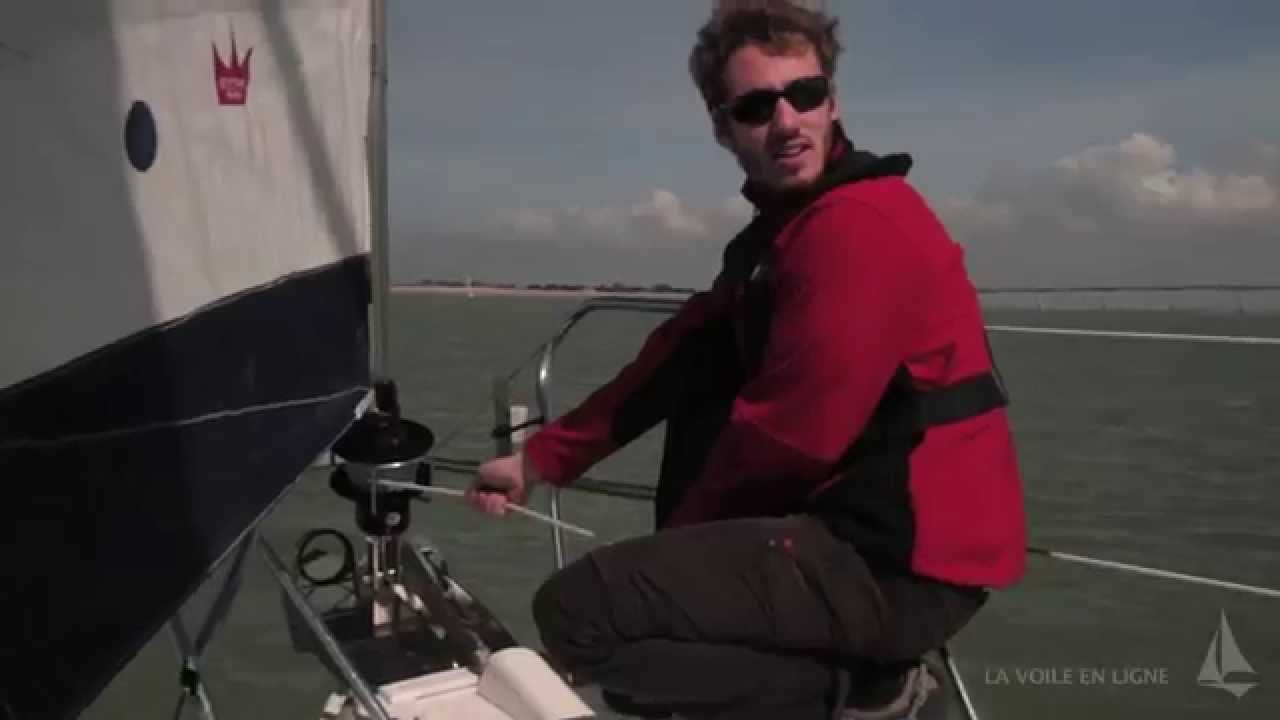 École de voile croisière - enrouler le génois