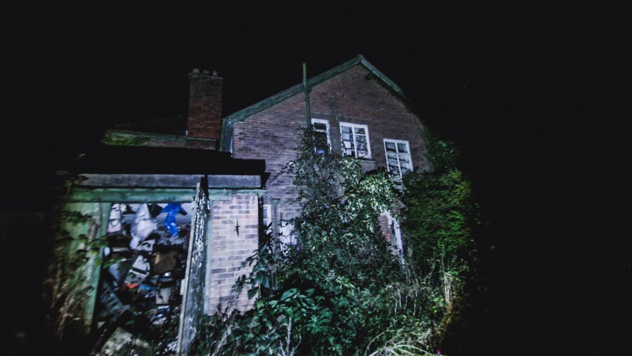HELP THEIR HOUSE IS HAUNTED!? THEY LEFT EVERYTHING BEHIND!!