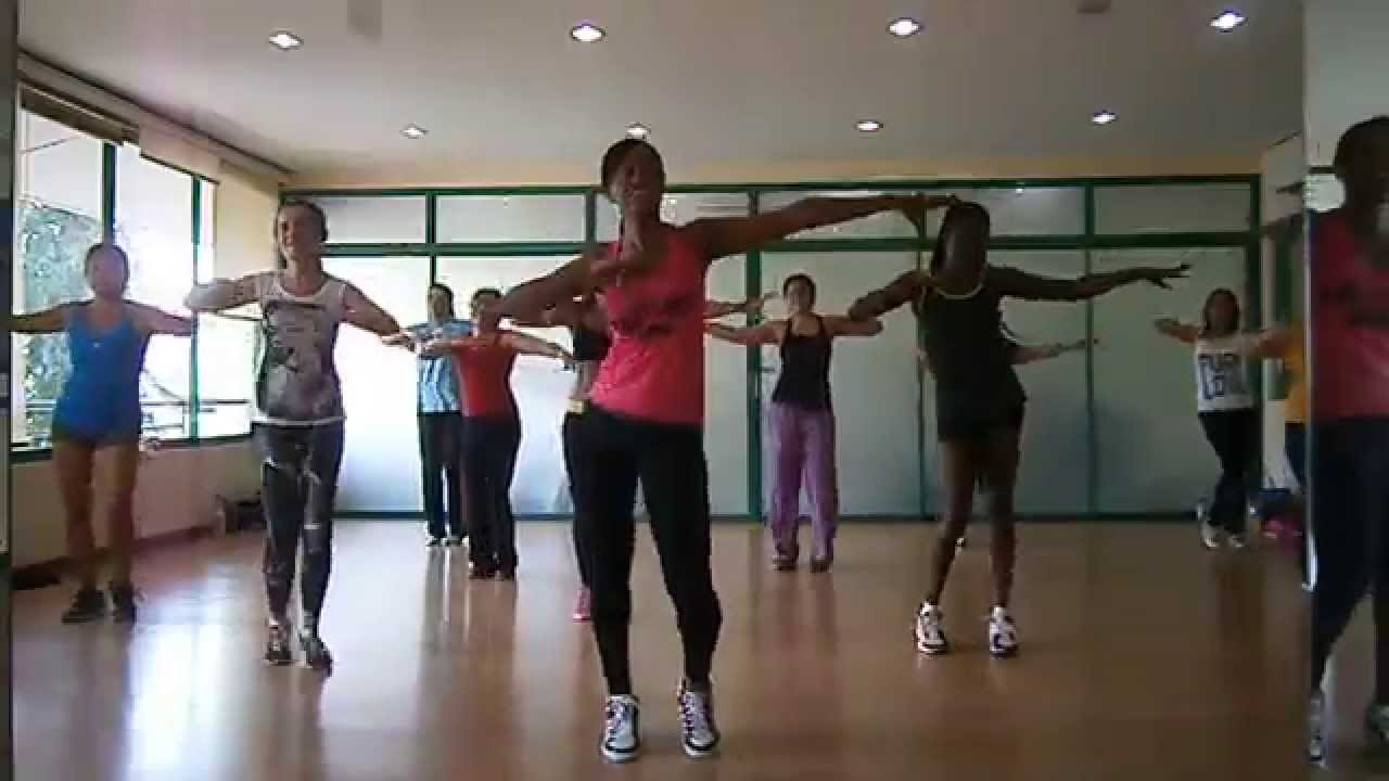 La duena del Swing - MOVE-ember edition Zumba Fitness with Dina B.