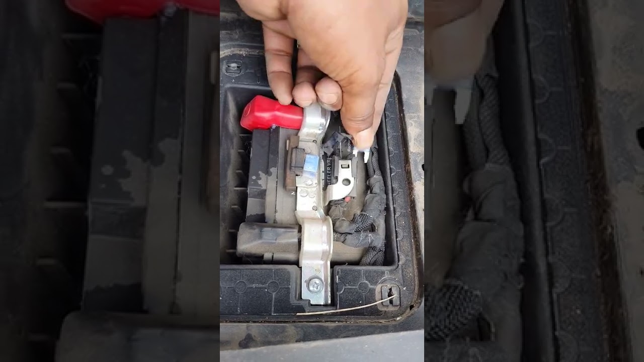 Bajaj chetak, Electric vehicle, Chetak problem, Fuse Problem, Mat ke niche fuse box he,