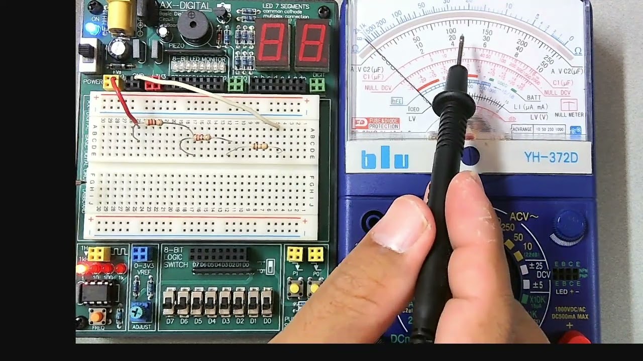ใช้มิเตอร์เข็มวัดไฟ Measure voltage with analog multimeter