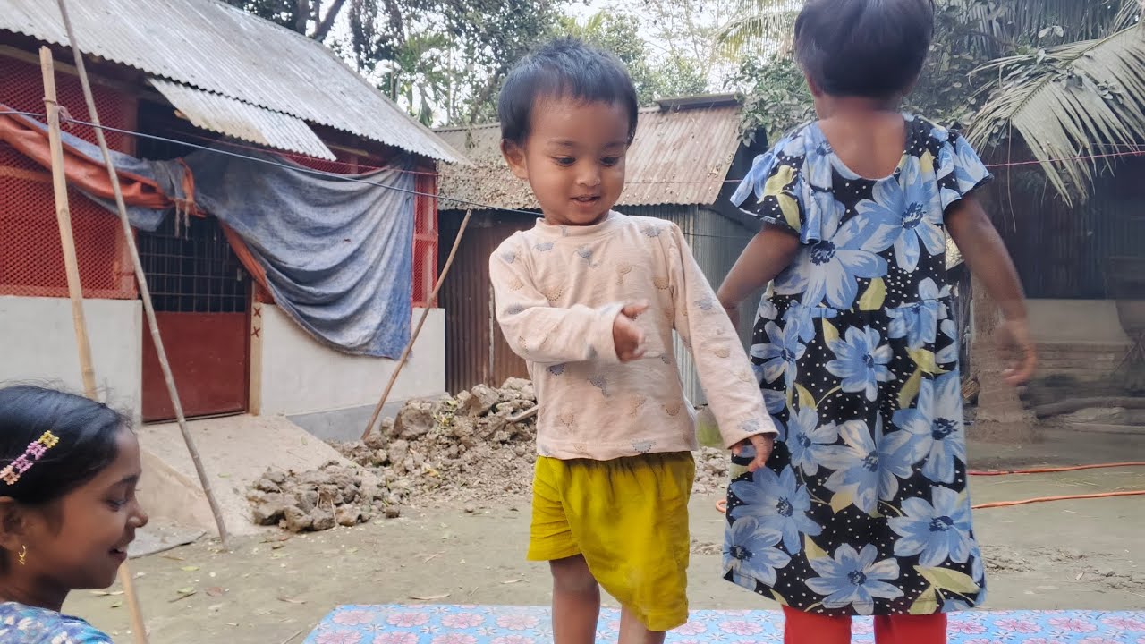 আসলে ছোটবেলা কতো যে মজার ছিল ওদের মজা দেখে আমার আনন্দ হয়ছে আর আমি ও হারিয়ে গেলাম ও অতীতে🤼‍♀️🤼‍♂