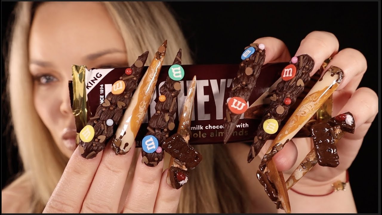 ASMR 10XL EXTENDO NAILS MADE OF CHOCOLATE! (tapping, mic scratching, clacking, whisper)