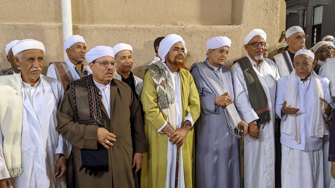 شاهد الموروث الشعبي- التهاويد في مسجد سرور بمدينة تريم_تشويقآ لزيارة نبي الله هود عليه السلام