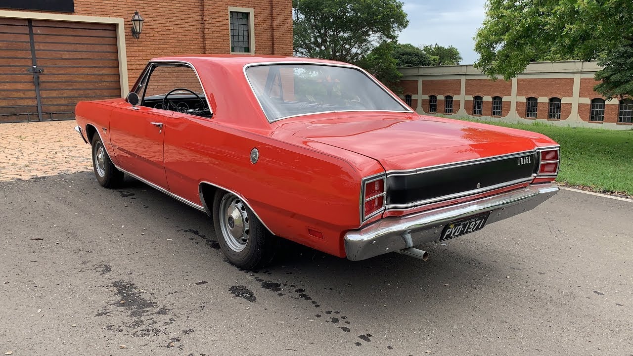 Dodge Dart Coupé 1971 Vermelho Etrusco após restauração