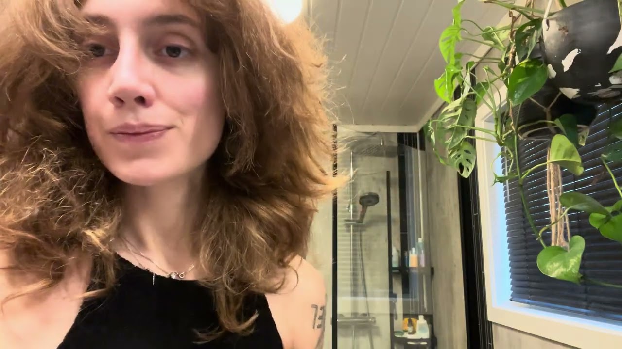 Greenbased Hairdye colour correction 🥰 the reveal is airdryed; what hairtype/curlspattern is this?