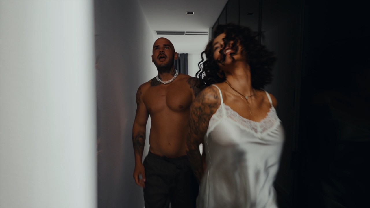 Majself - DO R&Aacute;NA (prod. Fillipian) IOfficial VideoI