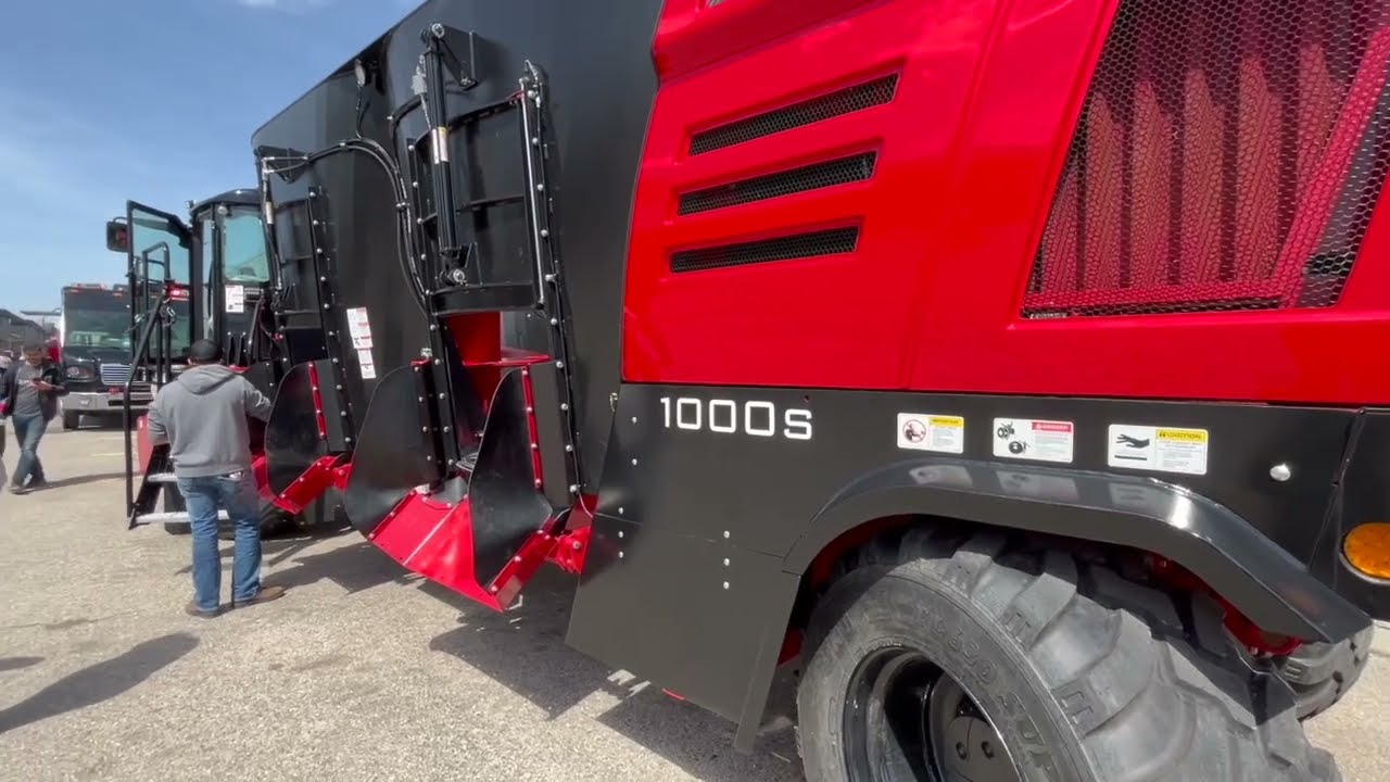 Capacity and versatility make self-propelled TMR mixer good fit for dairy operations
