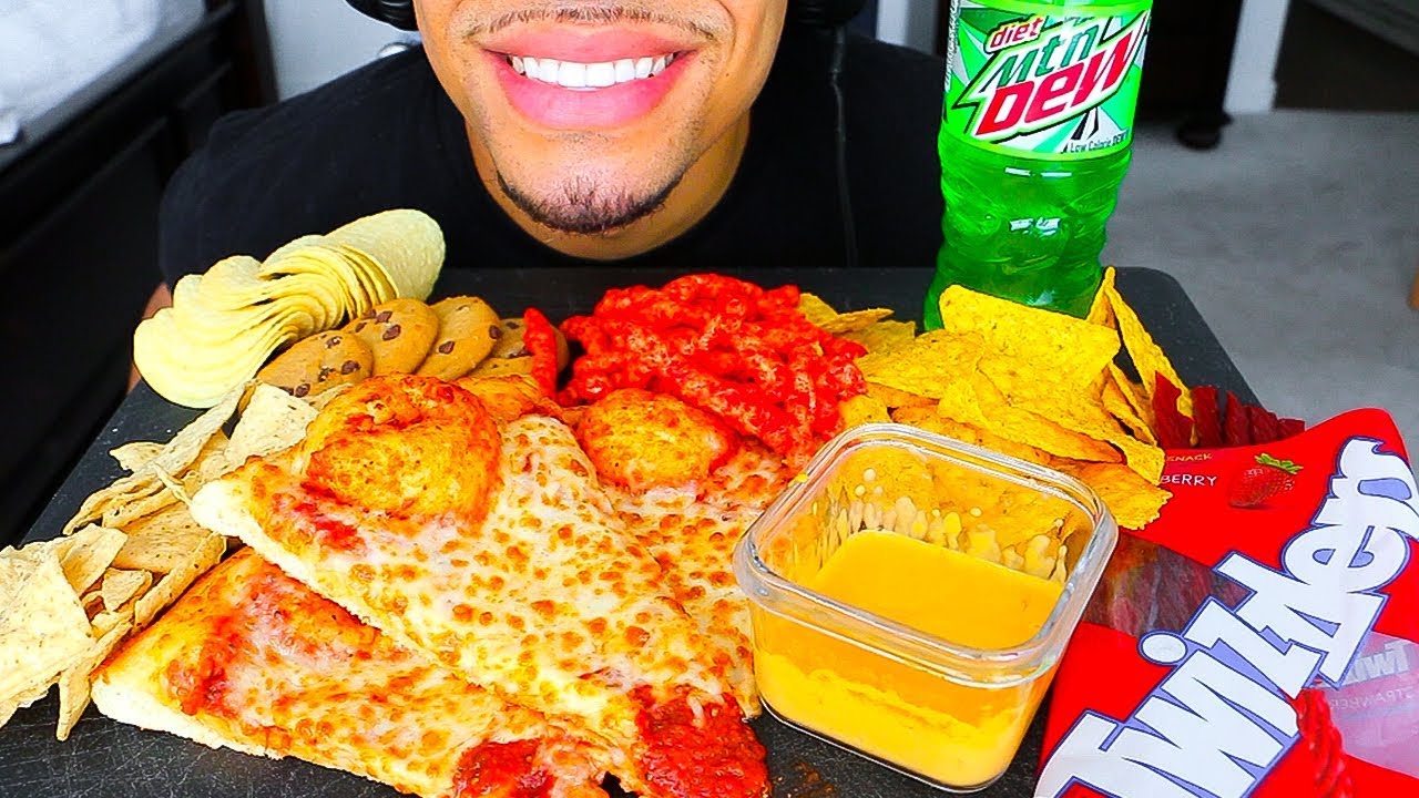 ASMR EATING GAME DAY FOOD IDEAS JERRY NO TALKING CHEESE PIZZA SAUCE DORITOS CRUNCHY CHIPS MUKBANG