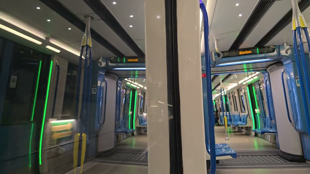1:00 am Metro ride between Montmorency and Lionel-Groulx metro stations on the Montreal Metro 🚇