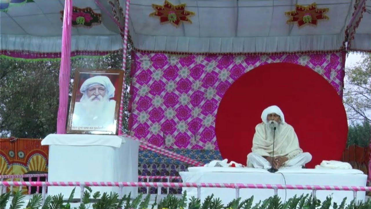पानी पीओ छान कर गुरु बनाओ जान कर।। 