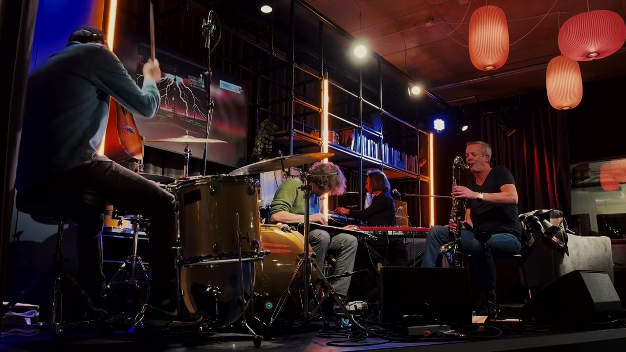 Red Largo - “Ex Machina” - live on Radioeins