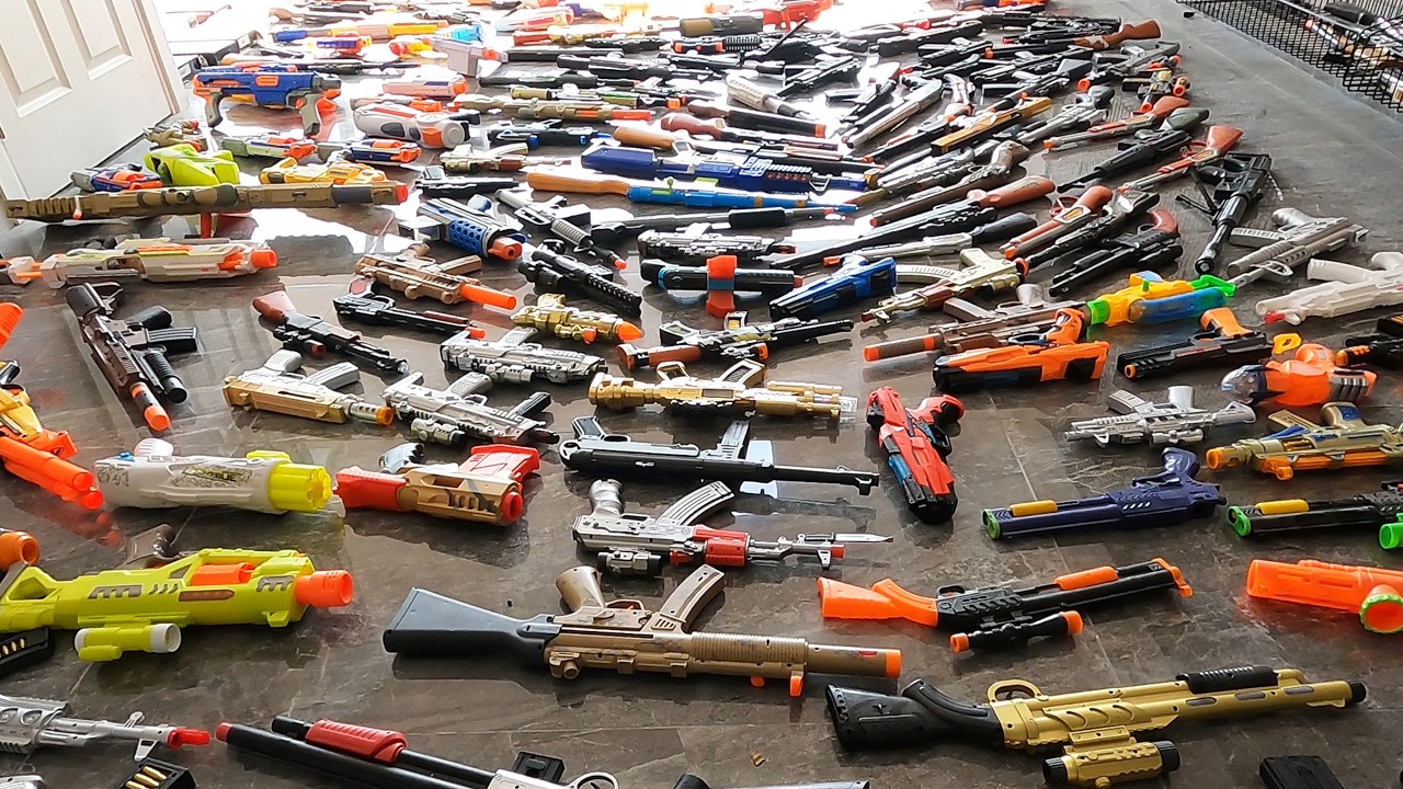 Box of 200 Toy Guns &mdash; CO₂ Airsoft Pistols, Golden Rifles & Rare Weapons Revealed!