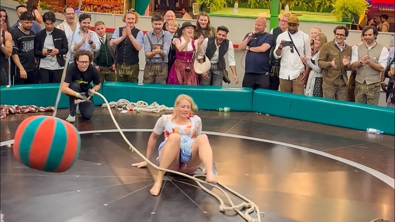 Nur die Härtesten bleiben sitzen! Teufelsrad Damenfahrt | Oktoberfest München 2025