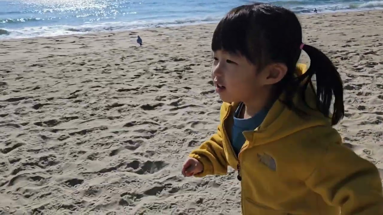 해운대 바닷가에 놀러간 유은이