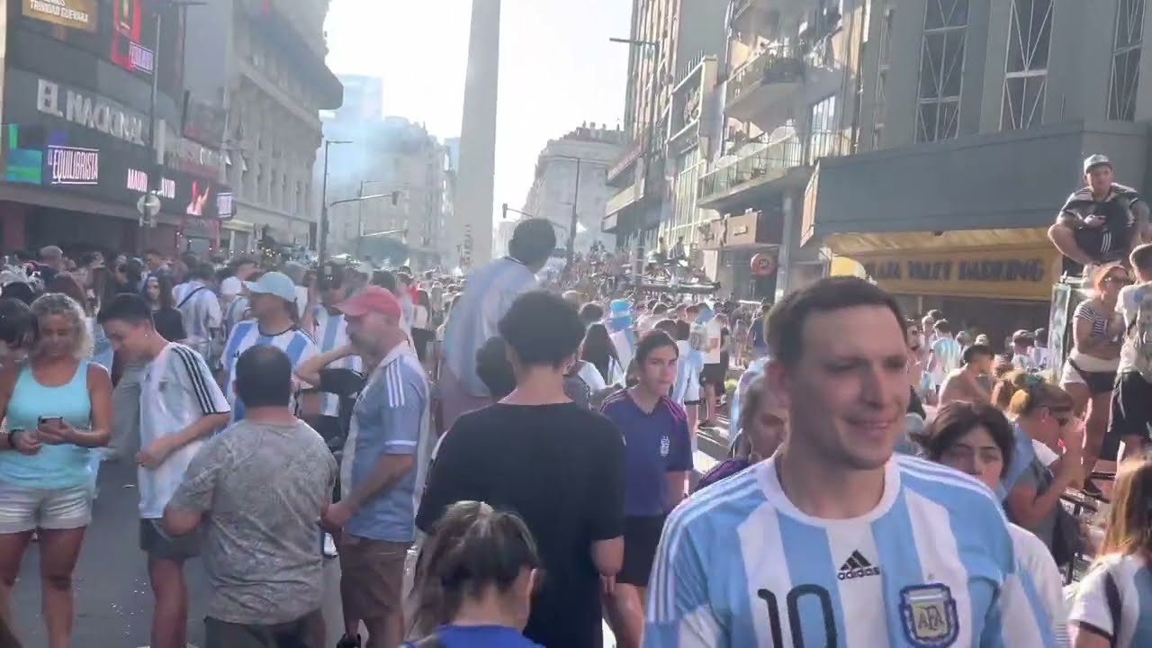 Walking to the Obelisk on Argentina's World Cup Victory Day 2022 - A Moment of National Pride!