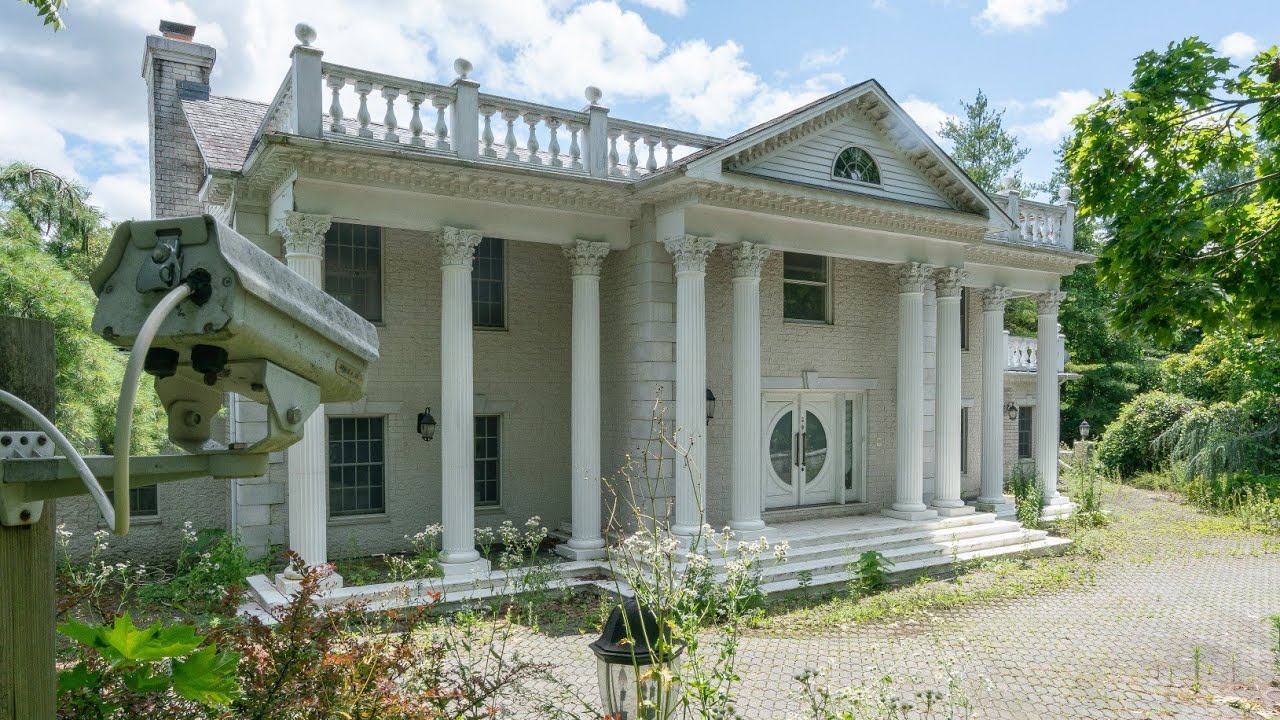 Inside the Abandoned John Gotti Mansion - Secret Rooms, Weapons, and Classic Cars
