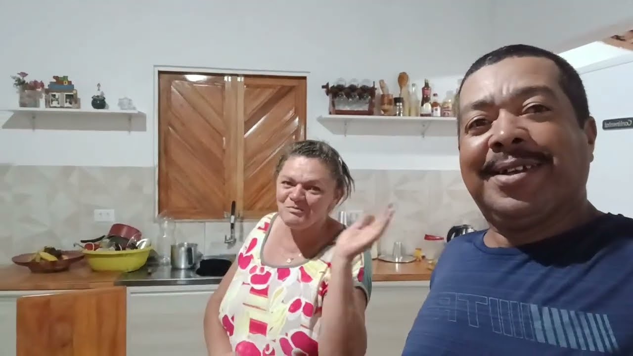 Ajudando minha veinha a trata🐟 us peixe dia abençoado no sítio paraíso🙏 