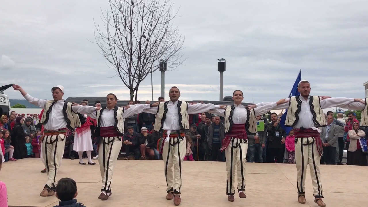 Kosova 🇽🇰 halk dansları var