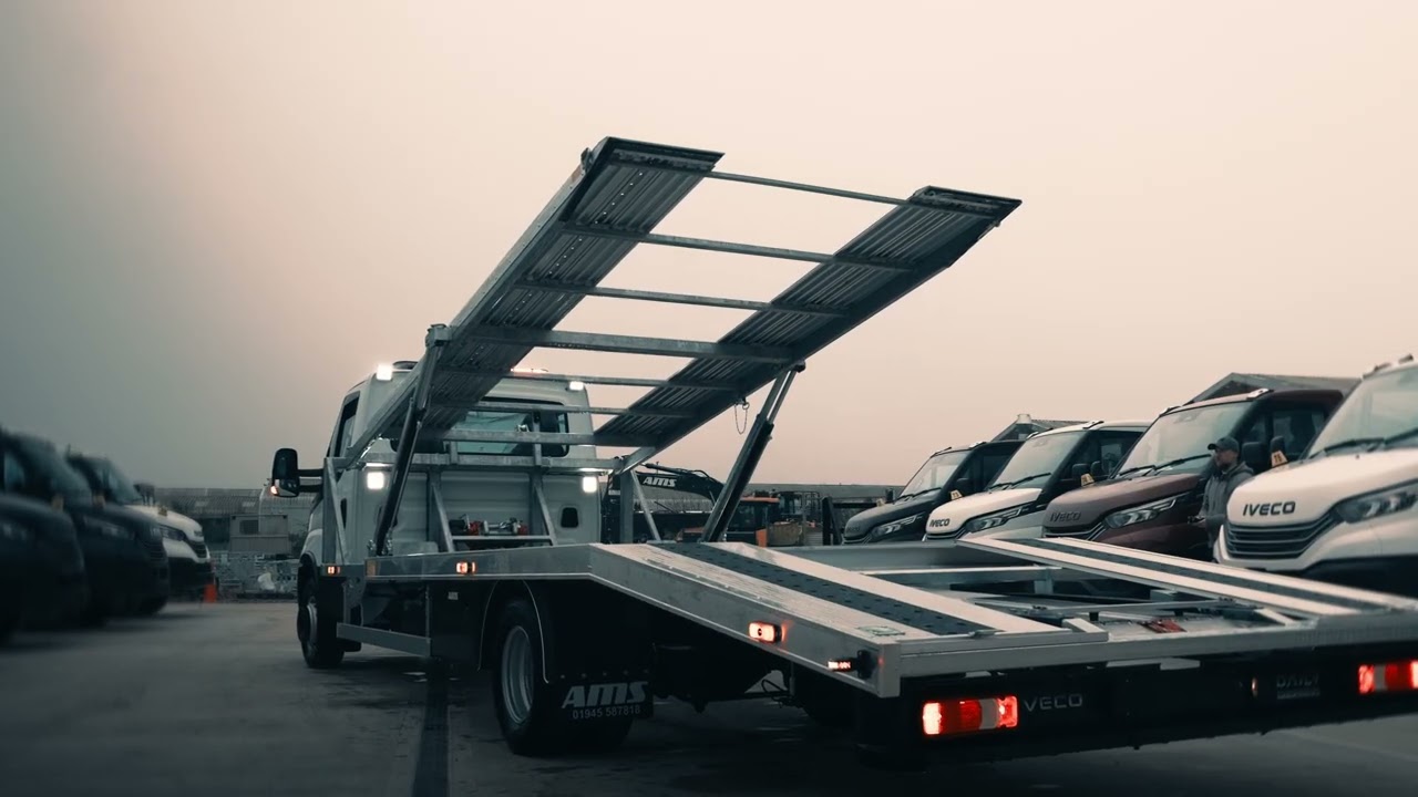 Абсолютно новая двухпалубная сверхлегкая лодка IVECO Daily 7.2t с хвостовым оперением типа «бобро...