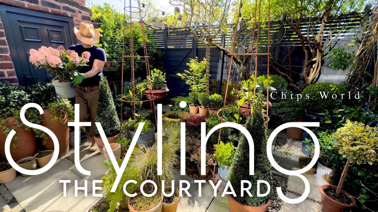 Courtyard Garden Design: Spring restyling #smallgardenideas #smallgardendesign