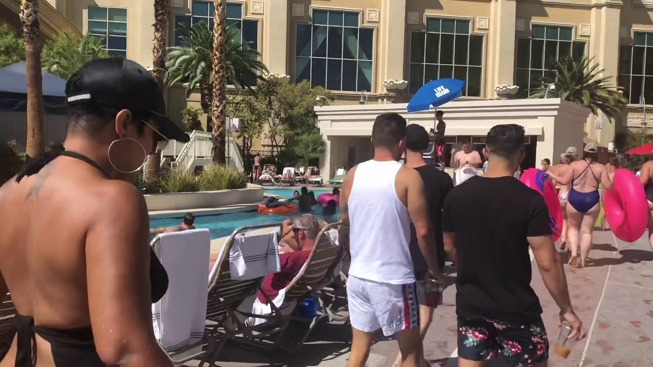 Mandalay Bay pool Las Vegas &ldquo;The Beach&rdquo; walkthrough (and Delano pool)