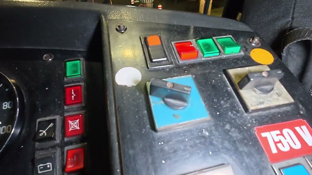 Last Days of a Legend Ikarus T415 Trolleybus in Bucharest &ndash; Farewell Footage