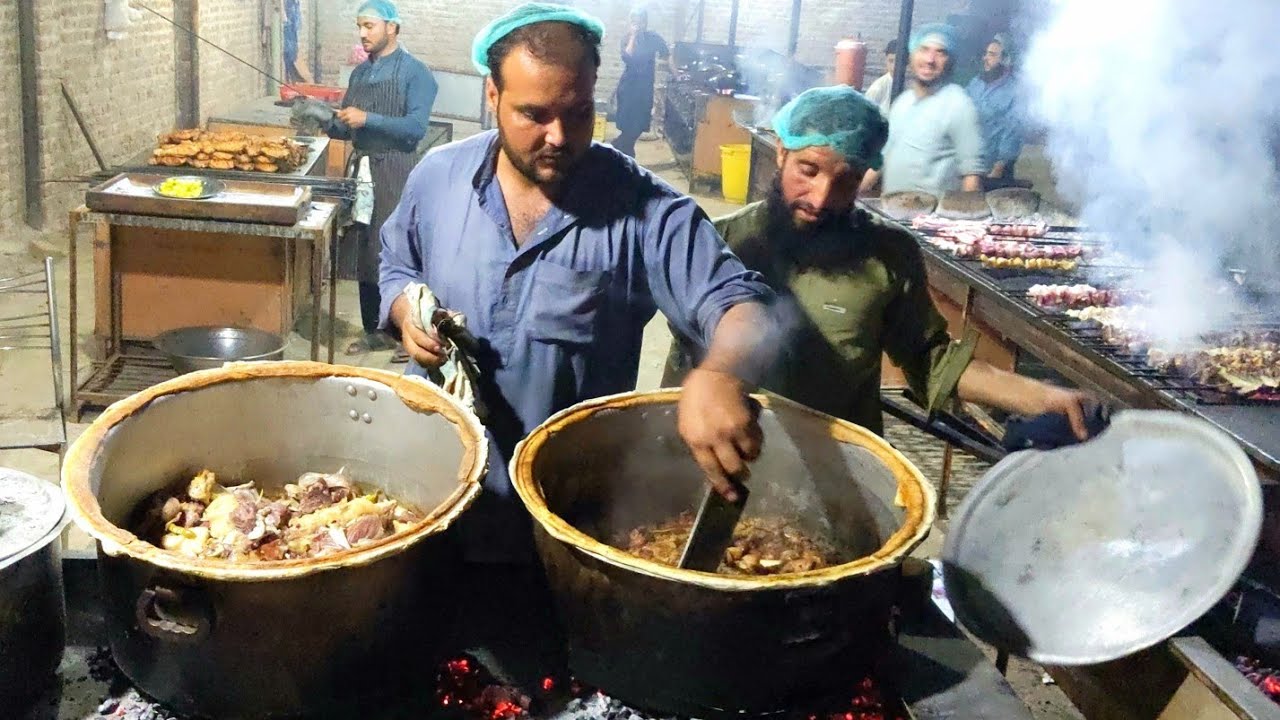 Dum Pukht Recipe - Zaiqa Restaurant, Ring Road Peshawar | Rosh Recipe | Namkeen Gosht Recipe | Rosh