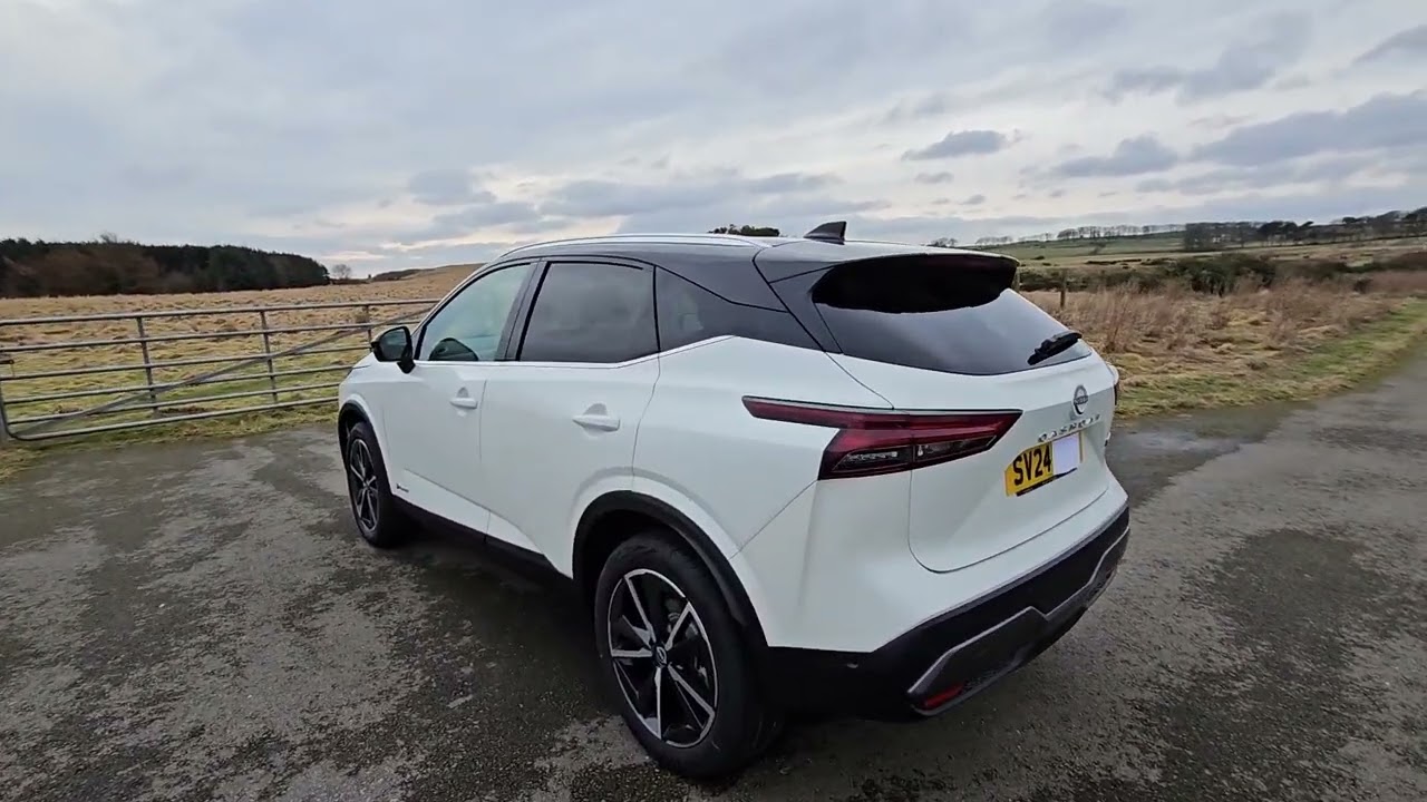 Nissan Qashqai Tekna Epower, 2024 Arctic White Black roof Walkaround