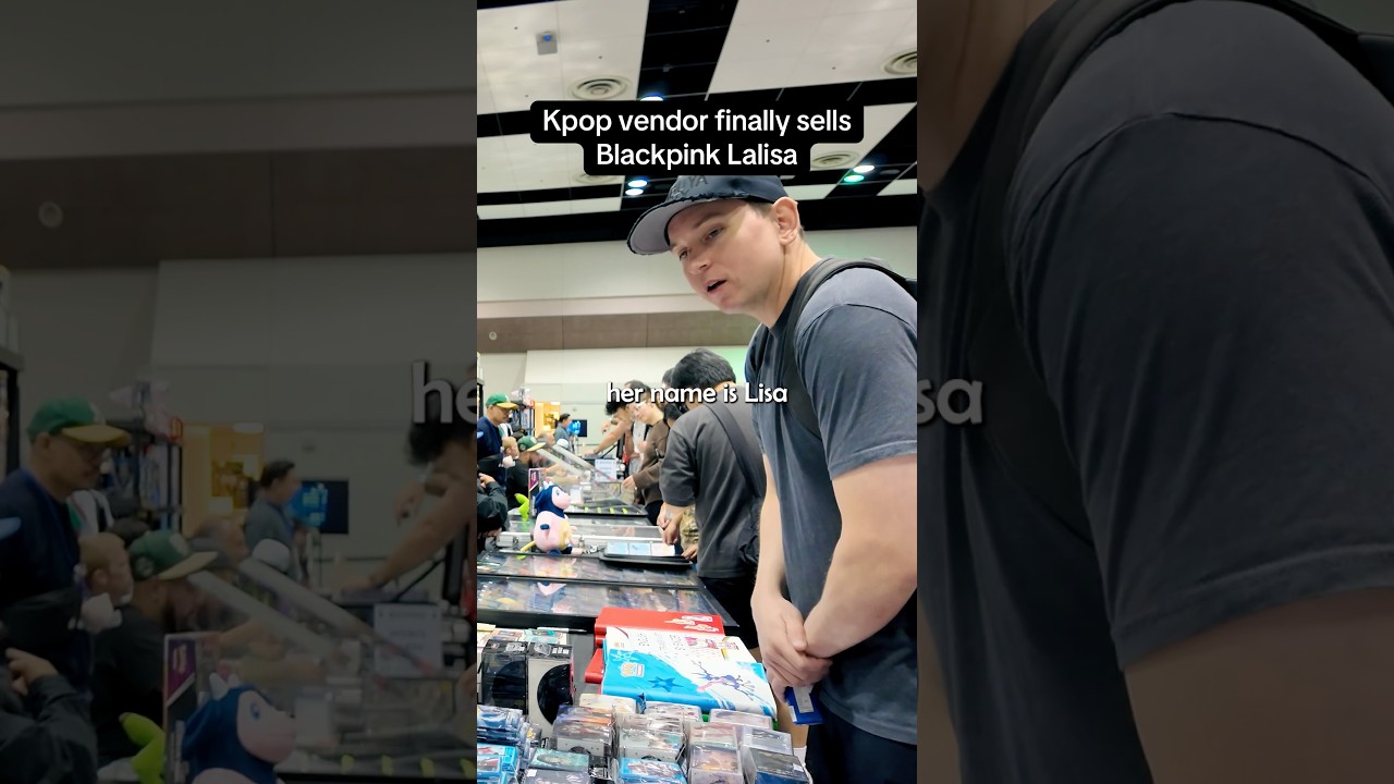 KPOP Vendor Sells His Blackpink Lalisa Photocard! #Kpop #cardshow #vendor