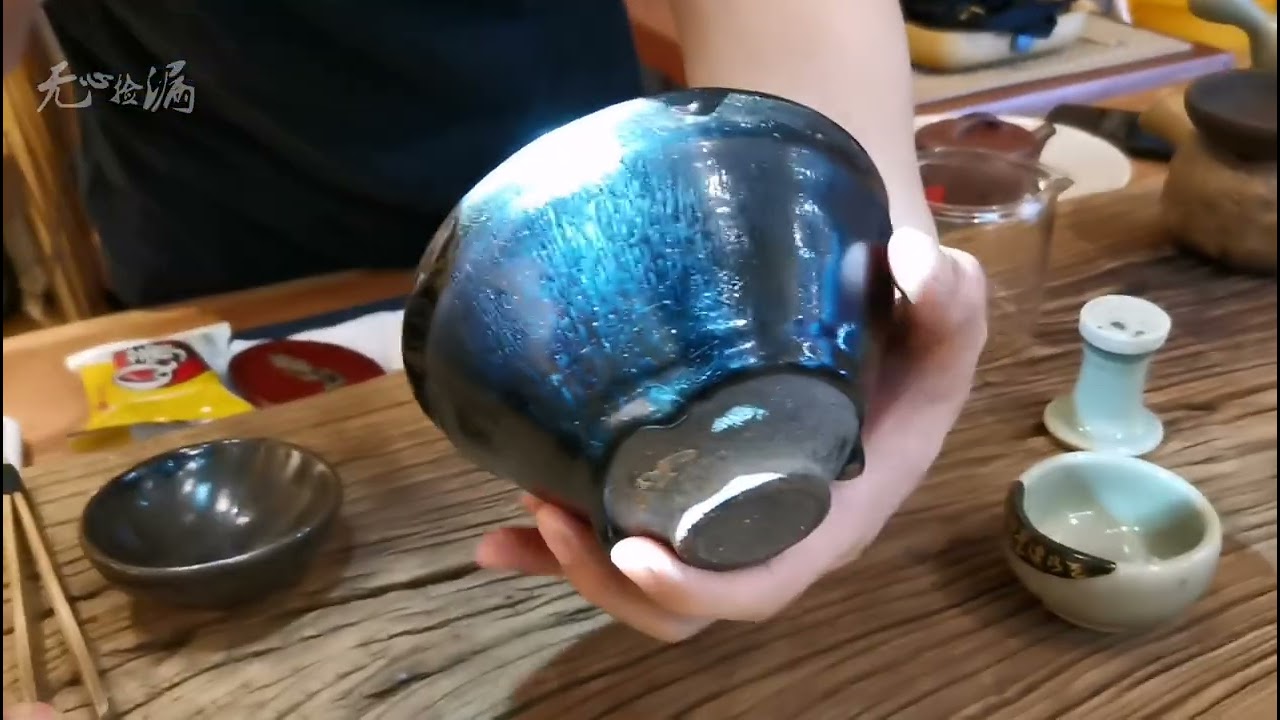 小哥拿出宋代建盏，仔细一看竟是稀少的三色兔毫？实在是太珍贵了